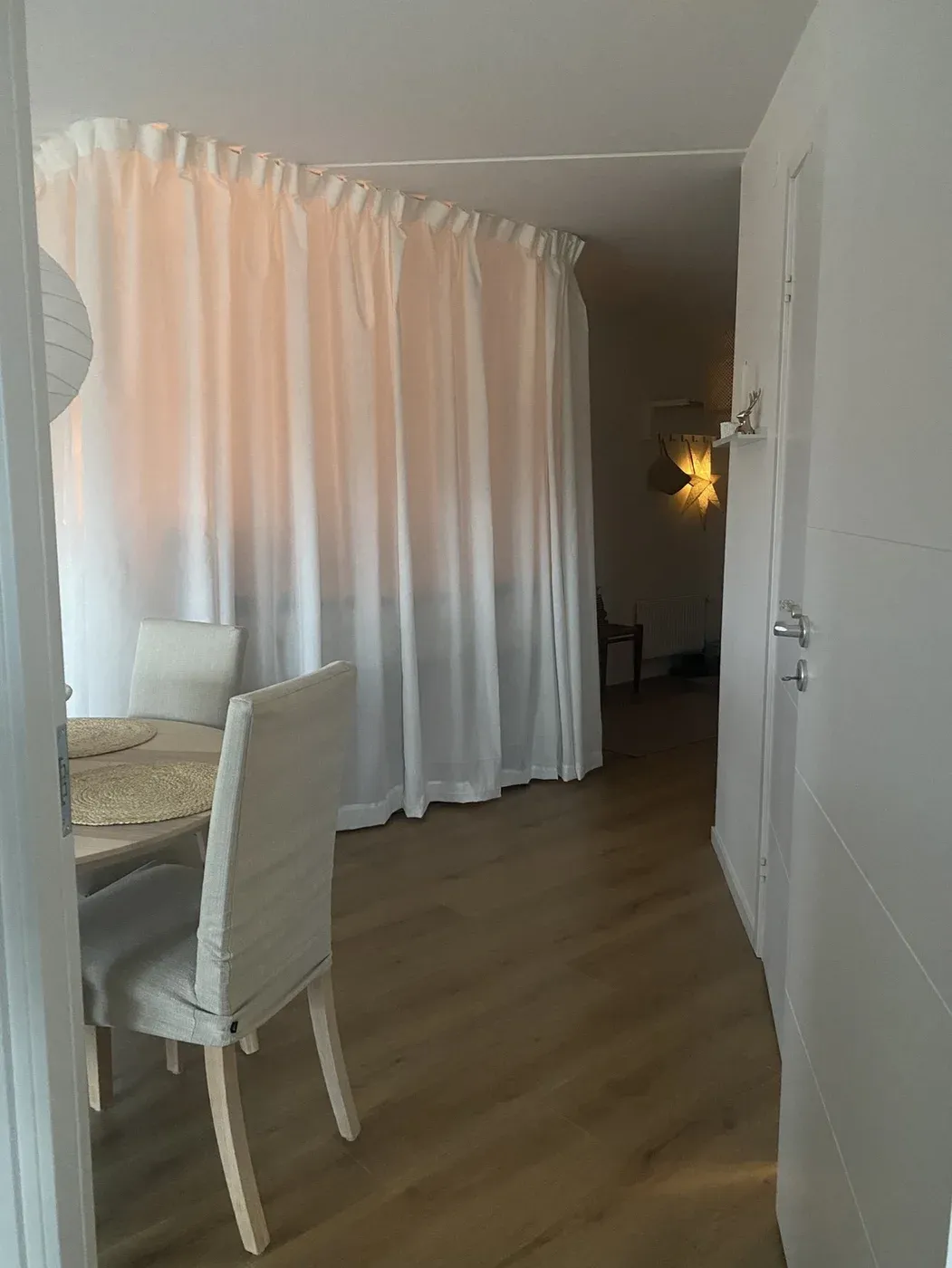 Välplanerad 2 rok med stor balkong i västligt läge i Viken