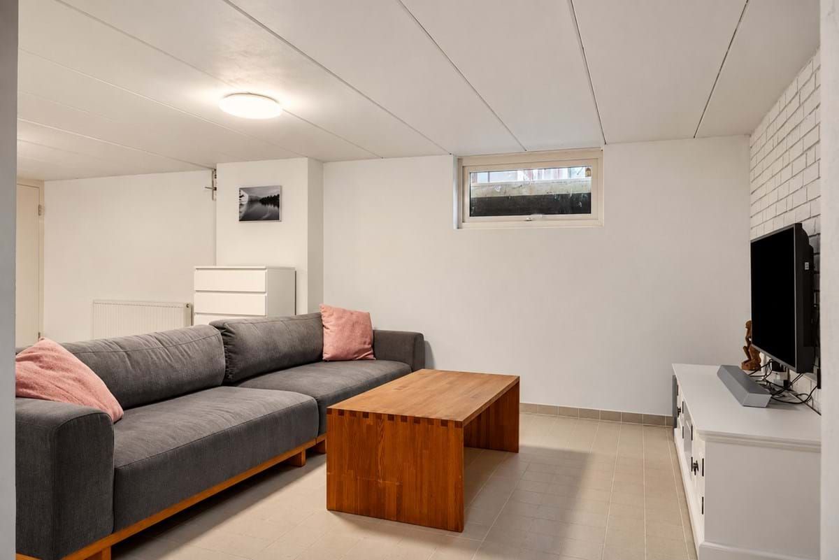 Rymlig och välplanerad bostadsdel om cirka 90 m² i villa med mycket attraktivt läge i centrala Bjärred