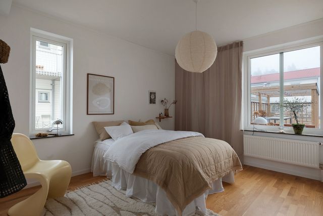 4 rum och kök i markplan med inhängnad uteplats