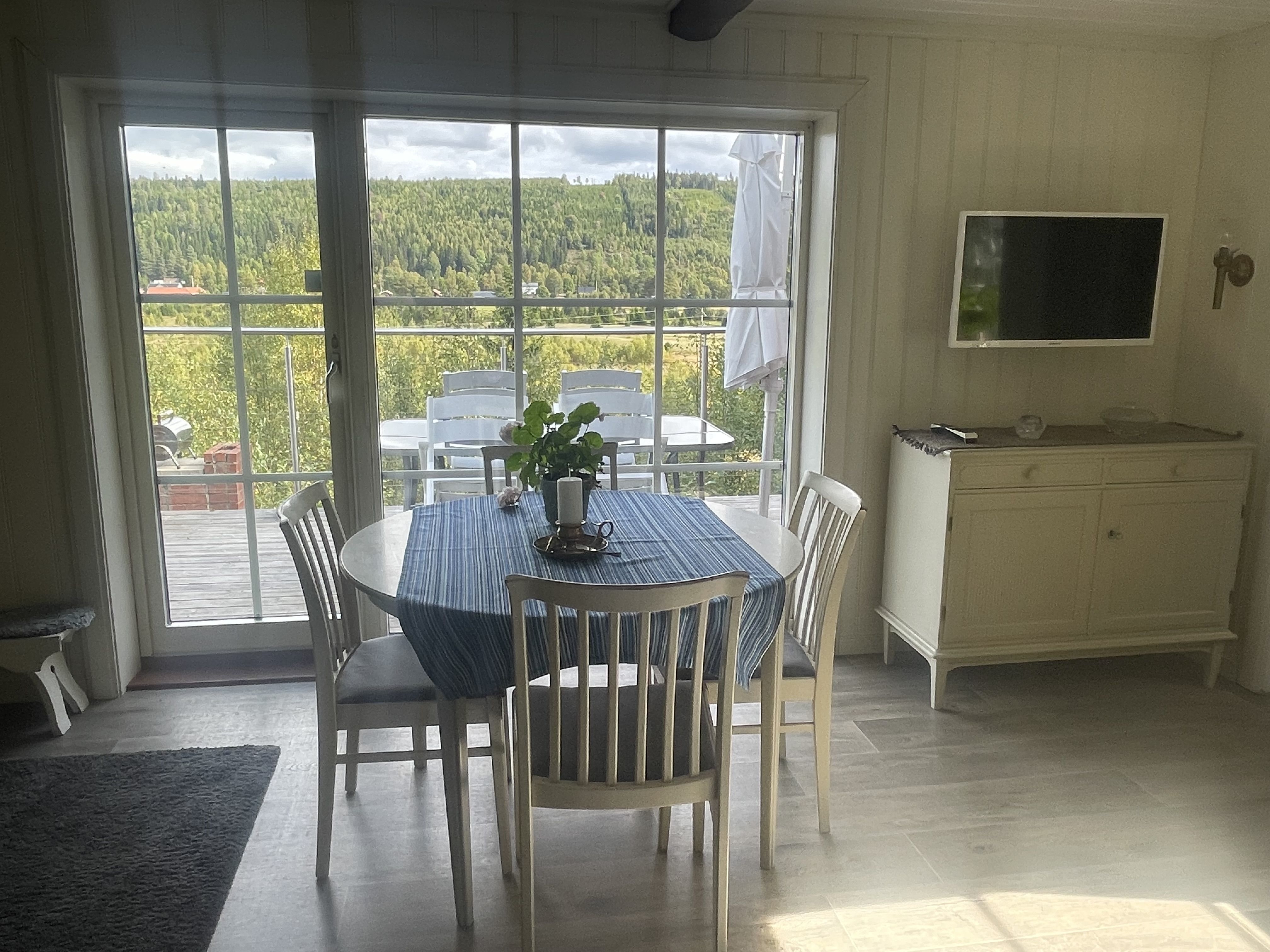 Super fin och mysig stuga med underbar utsikt!