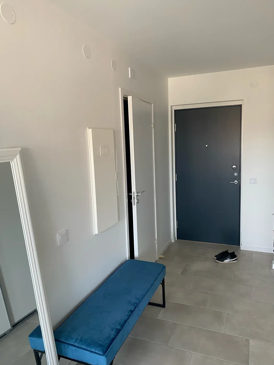 1 rok med balkong i österläge