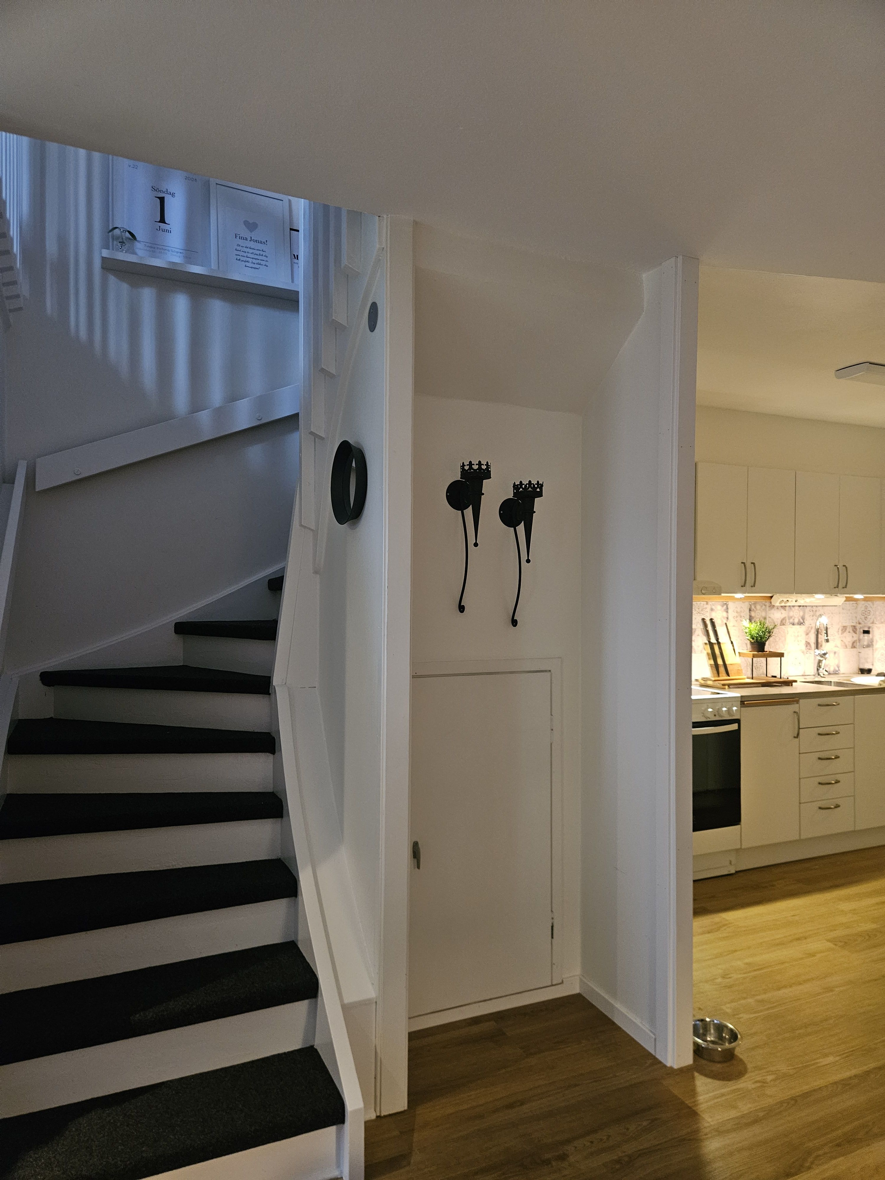 Charmig etagelägenhet med egen ingång, trädgård och utsikt över staden