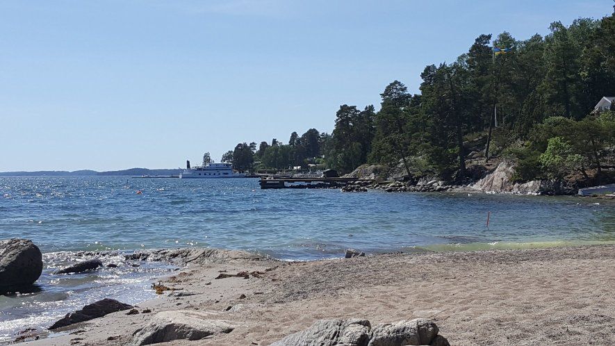 Underbart nyrenoverat hus med braskamin och nära havet