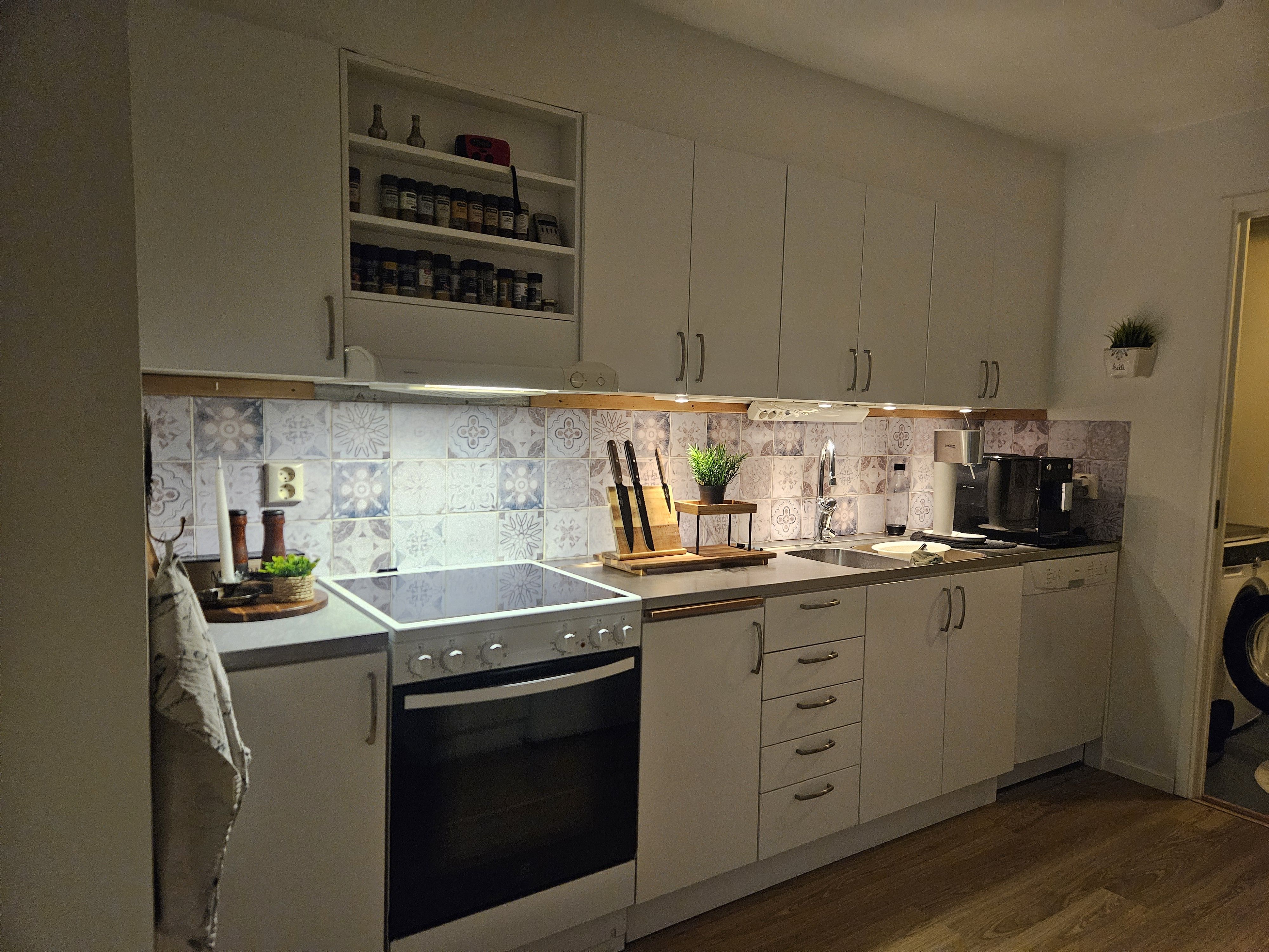 Charmig etagelägenhet med egen ingång, trädgård och utsikt över staden