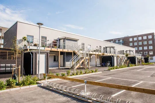 Välplanerad marklägenhet med egen liten täppa på Ringstorp