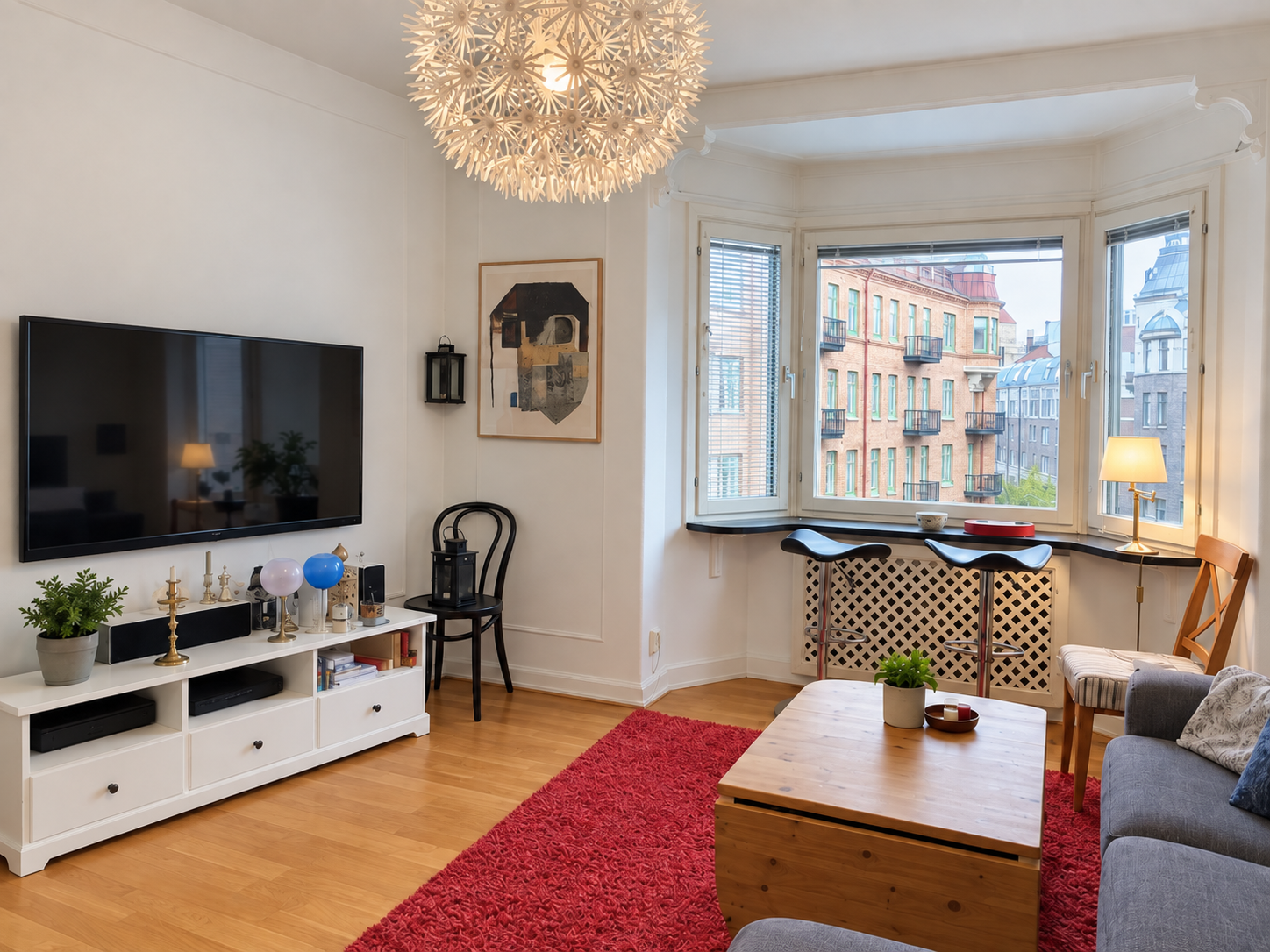 Charmig möblerad 3:a på Kungsgatan – balkong och högt läge