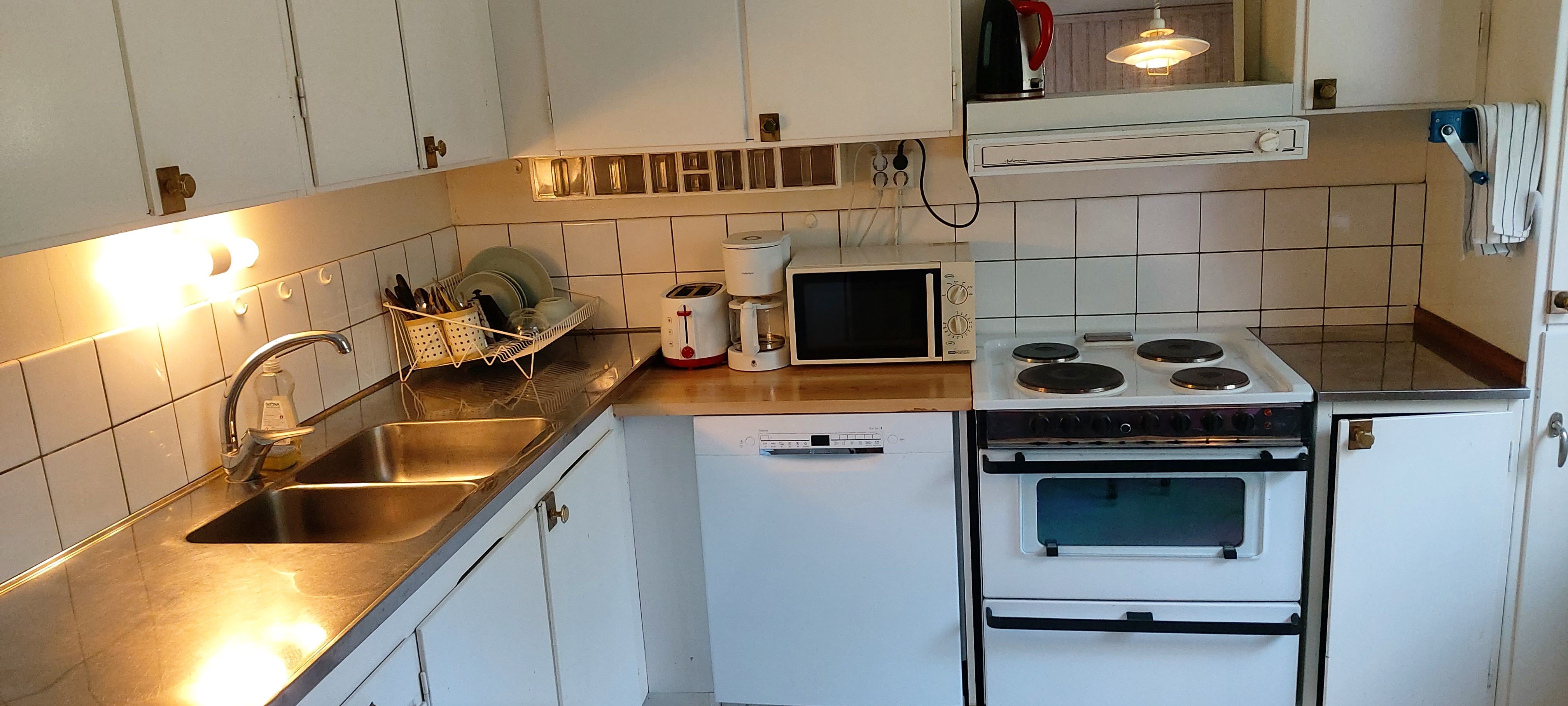 Fresh lgh med kontor full möblerad, hyrs ut till 1-2 personer utan barn