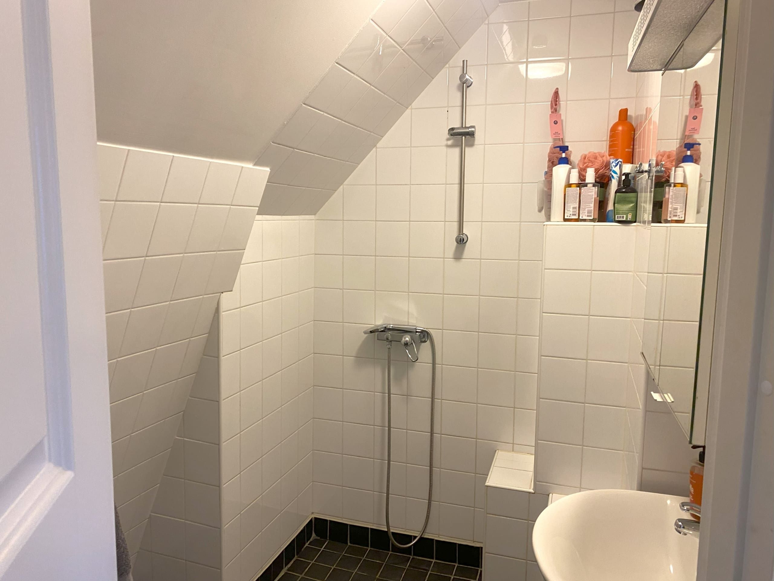 Liten och charmig etta högst upp i huset – centrala Sala!