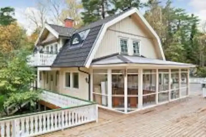 Boende för många Värmdö Djurö 18+Bäddar Vedeldad Bastu Öppen brasa Kaminer mm