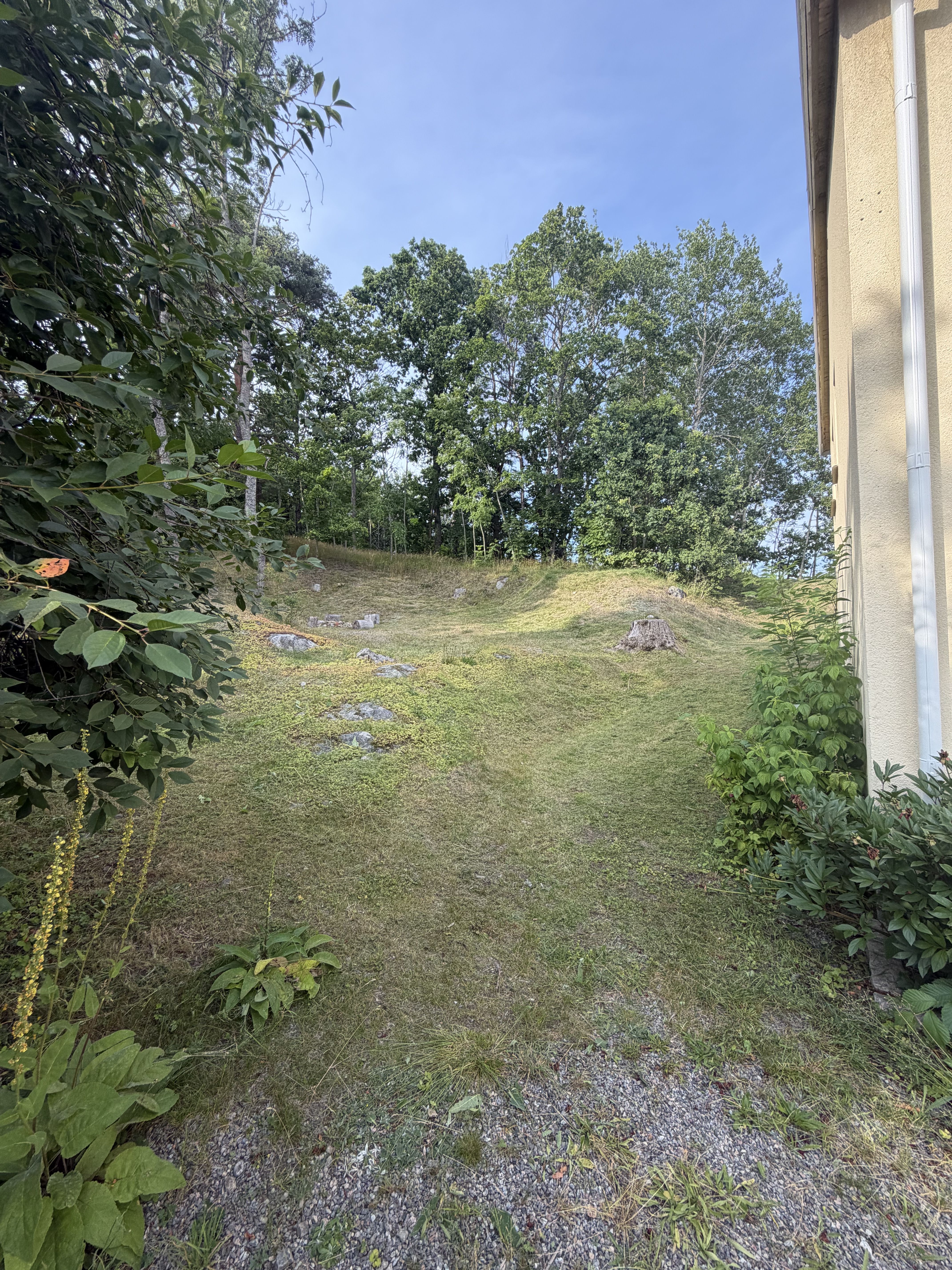 Rymlig 4 rok uthyres i Hölö – egen tomt och naturnära läge 