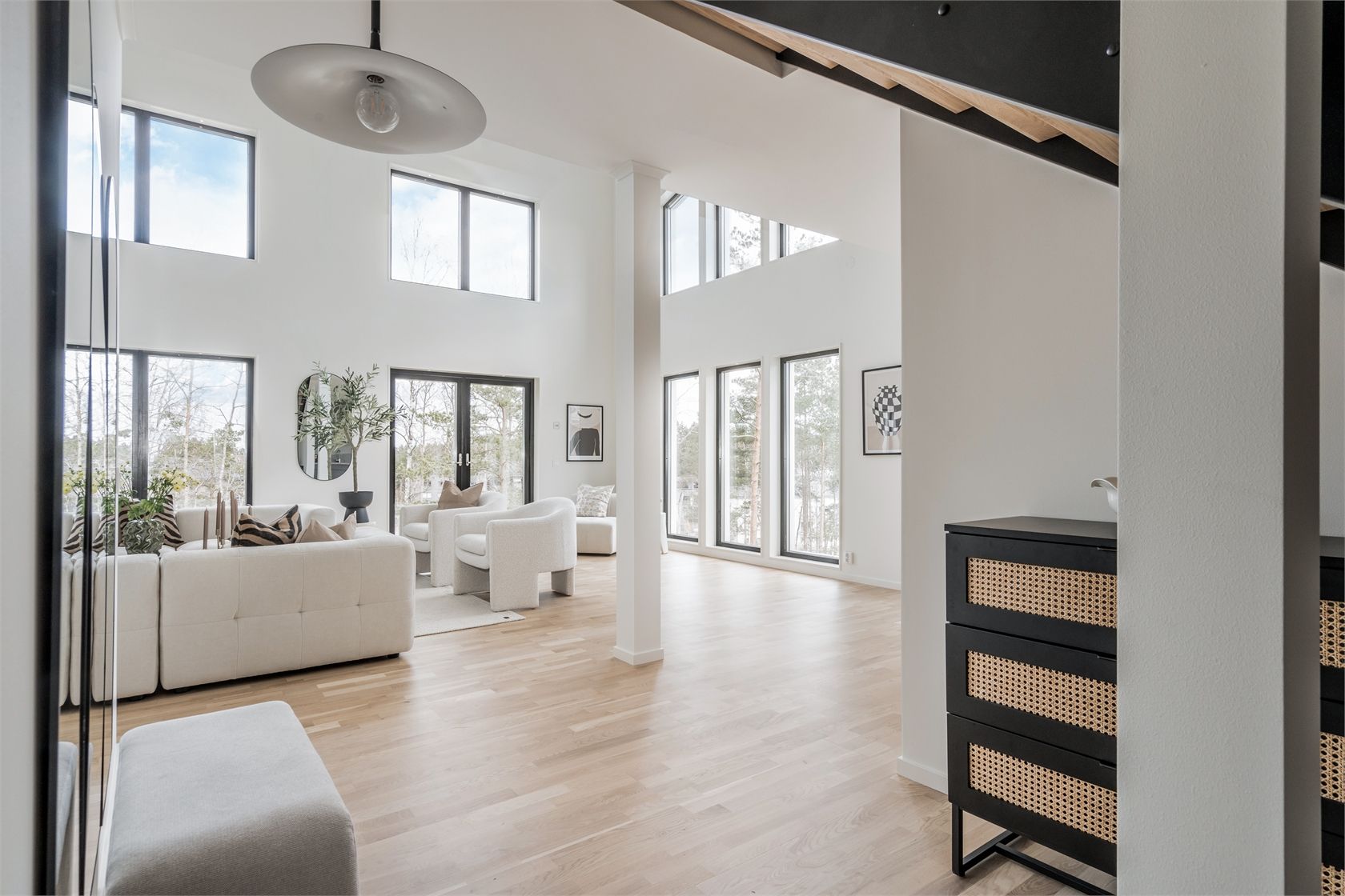 Magnifik villa i Björkalund med 187 m² boarea och 674 m² tomt