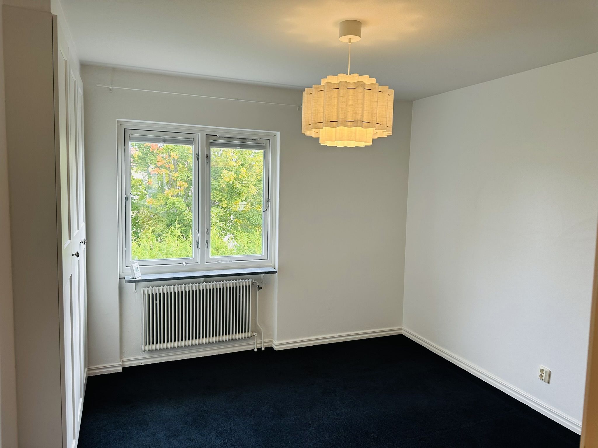 Fin och ljus lägenhet i tvåfamiljsvilla med balkong och liten trädgård, Edsviken, Sollentuna