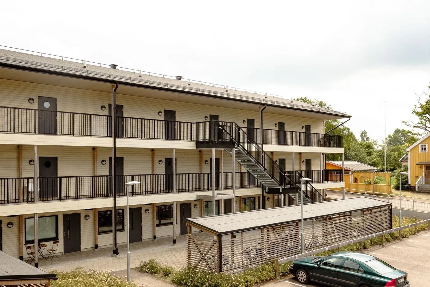 Ljus och välplanerad studentlägenhet med egen tvättmaskin och hög standard – nära campus. Hyresfritt i juli och augusti 