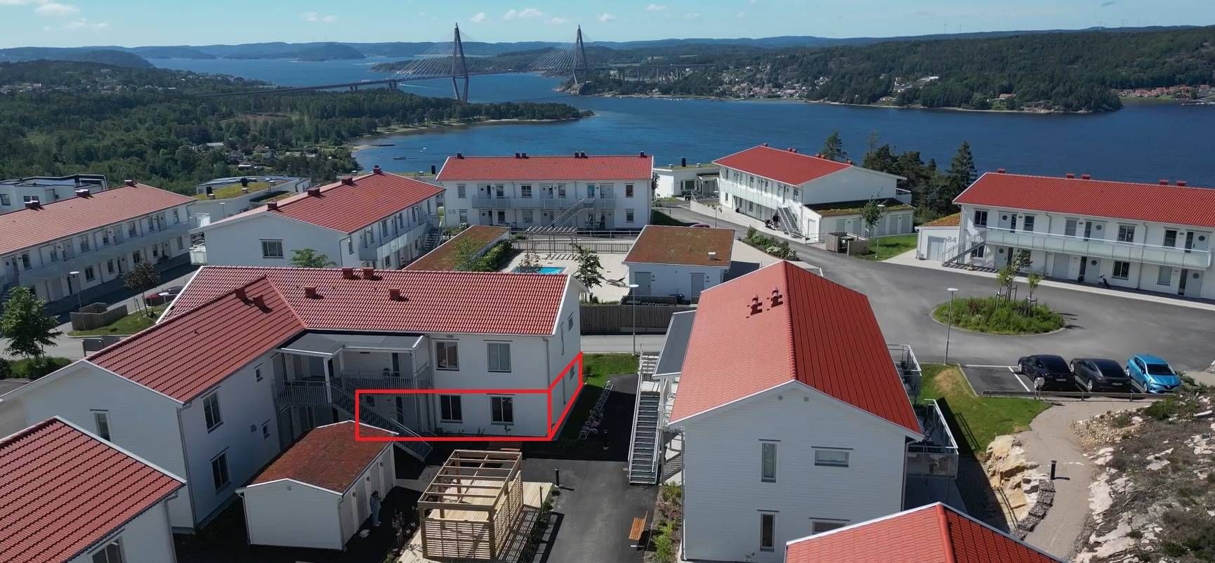 4 rum och kök i markplan med inhängnad uteplats