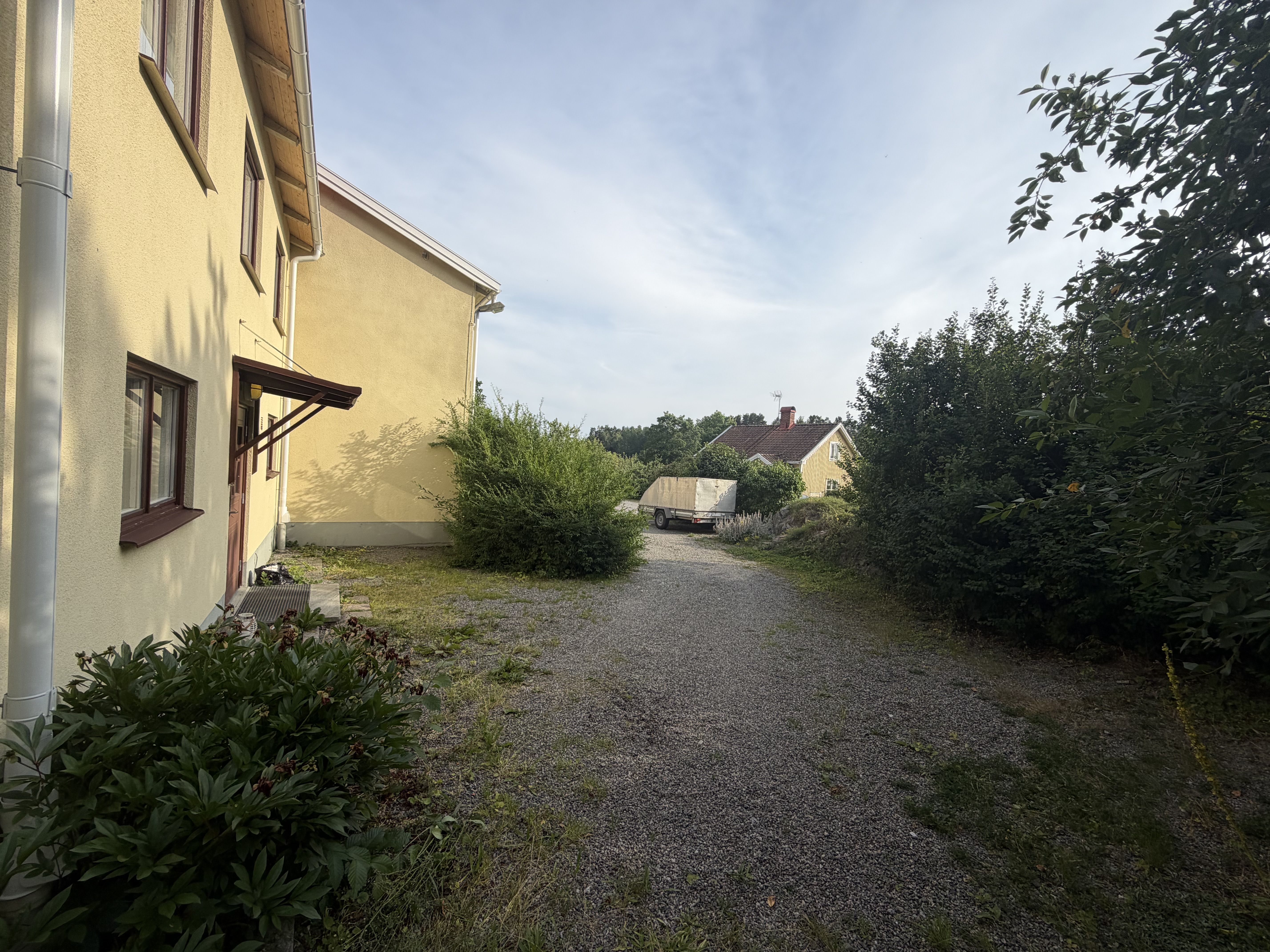 Rymlig 4 rok uthyres i Hölö – egen tomt och naturnära läge 