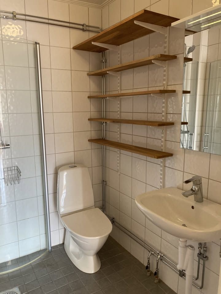Mysig och fräsch 2:a i centrala Grästorp – Ledig nu!