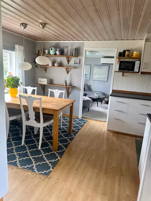 Mysig stuga i charmiga fiskebyn Läjet, nära strand