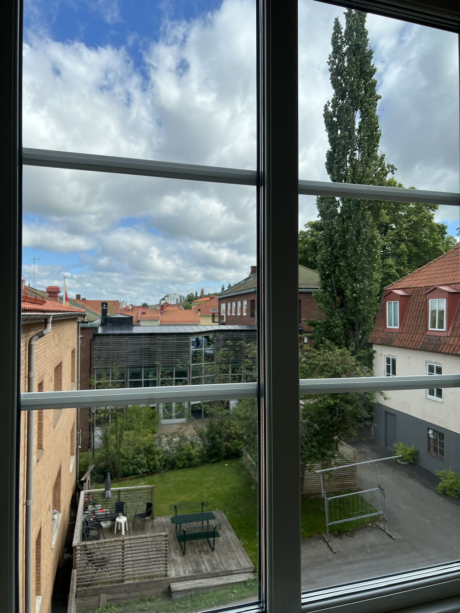Charmig lägenhet med rundgående planlösning mitt i centrala Ulricehamn