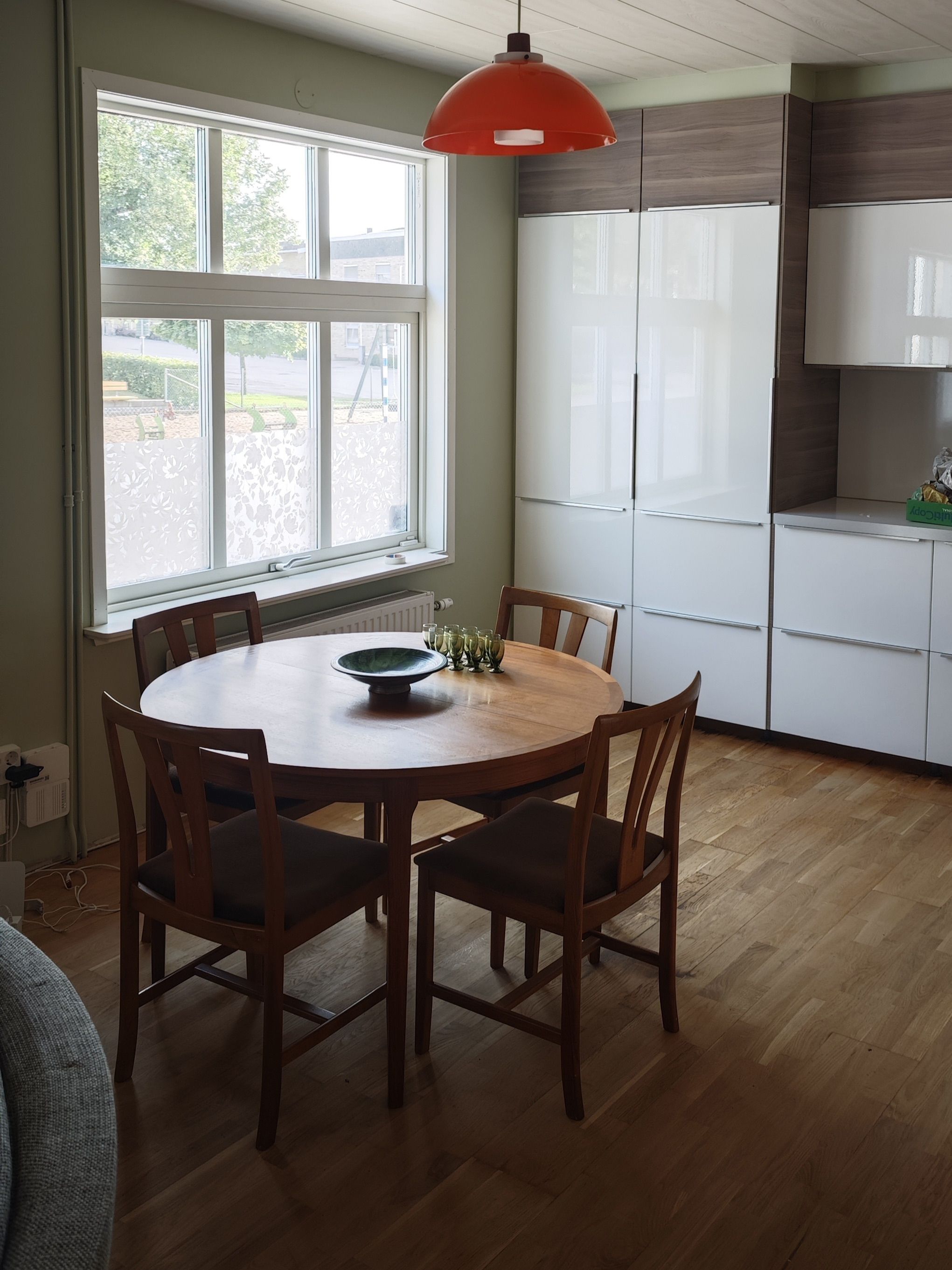 rivsamt familjehus med 3 sovrum och trädgård i centrala Örkelljunga