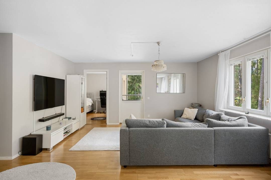 Ljus och rymlig tvåa med balkong